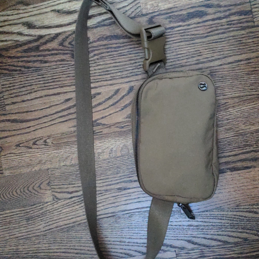 Lululemon EVERYWHERE BELT BAG Artifact Tan Original Strap! Used once!